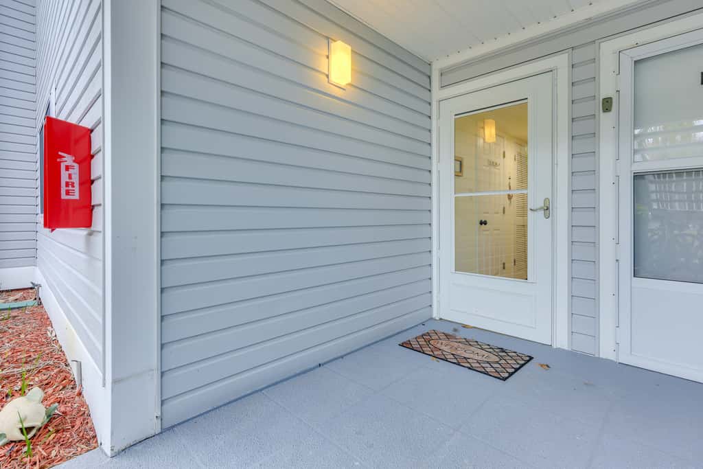 River-View Condo w/ Boat Slip in Welaka!