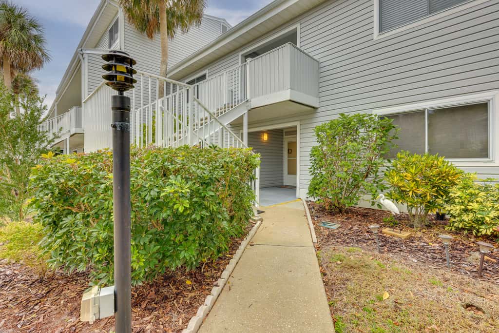 River-View Condo w/ Boat Slip in Welaka!
