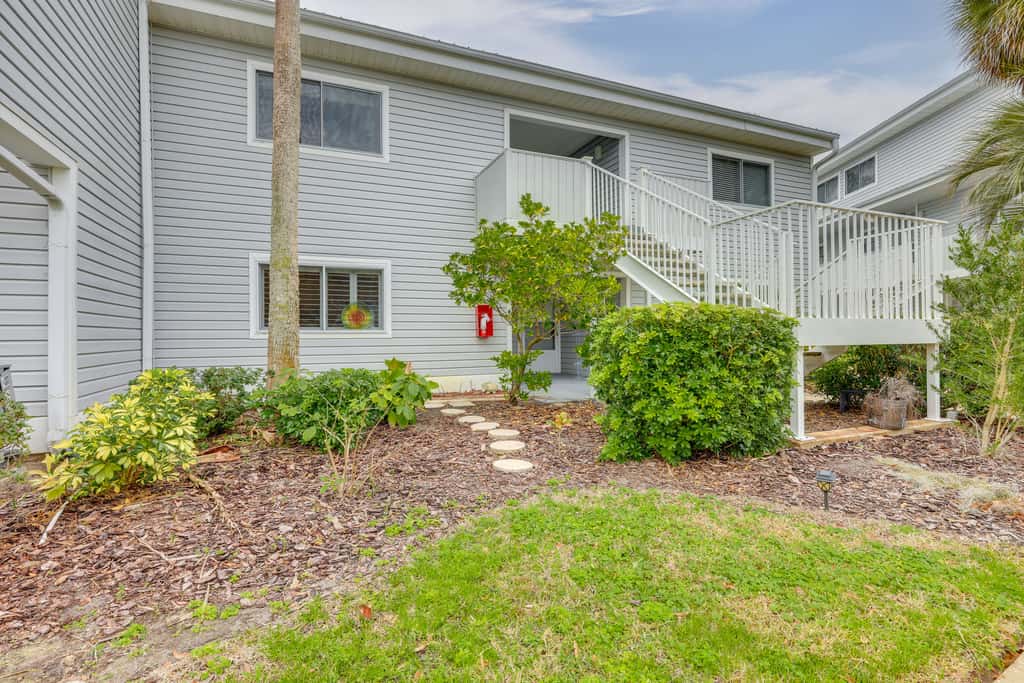 River-View Condo w/ Boat Slip in Welaka!