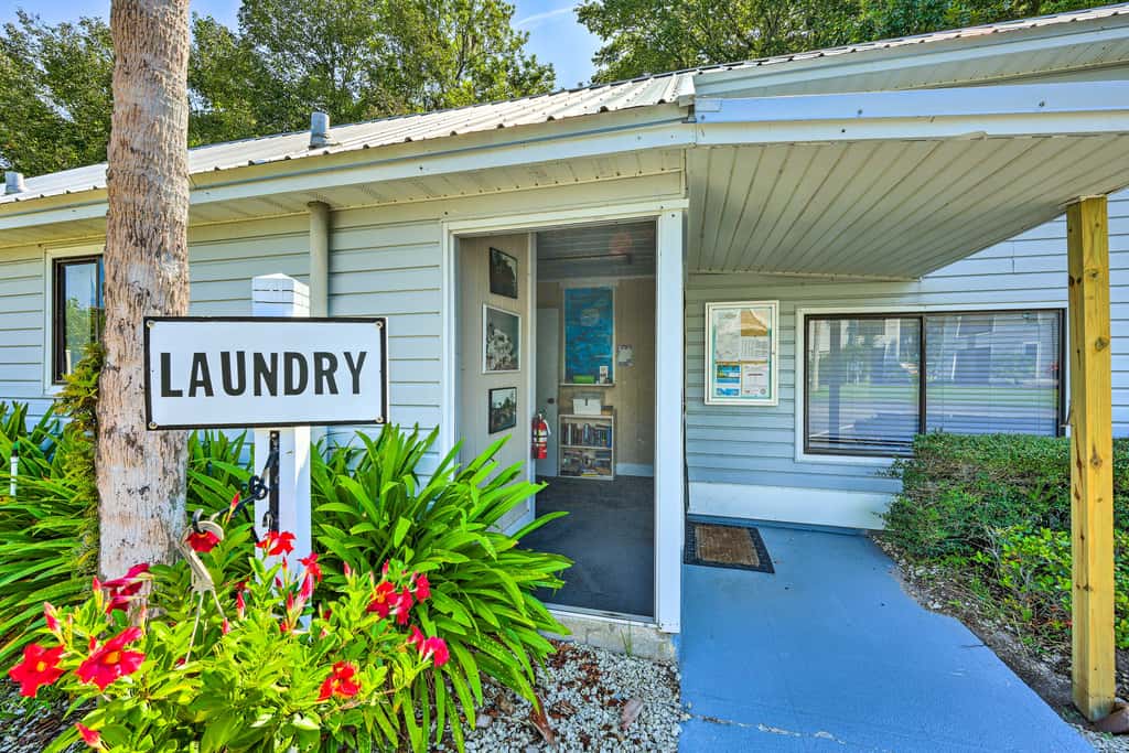 River-View Condo w/ Boat Slip in Welaka!