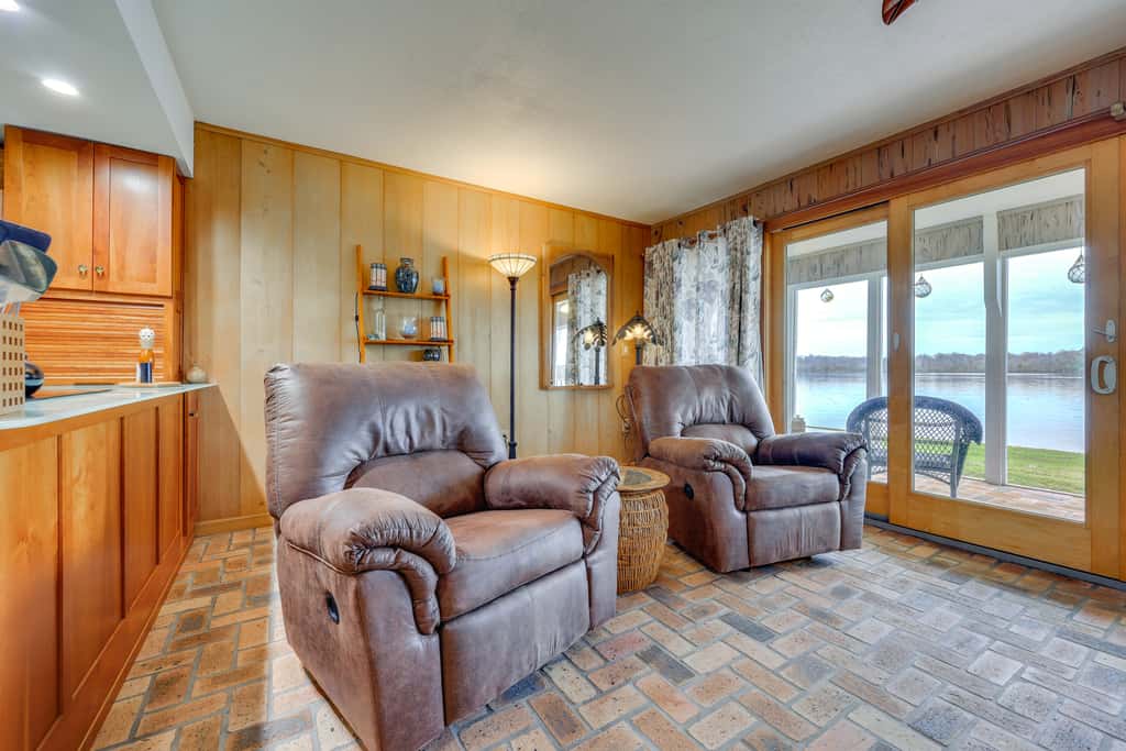 River-View Condo w/ Boat Slip in Welaka!