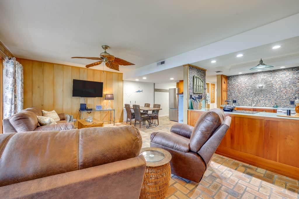 River-View Condo w/ Boat Slip in Welaka!