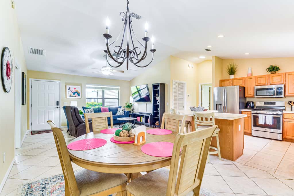 Easy Pool Access & Private Patio! DeLuna Villa