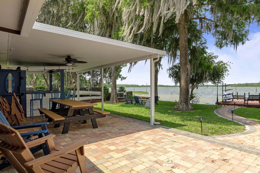 Welcoming ‘Little Blue Lakehouse’ in Crystal River