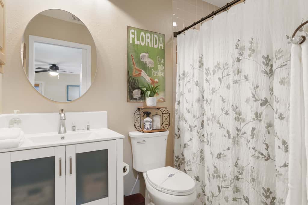 Welcoming ‘Little Blue Lakehouse’ in Crystal River