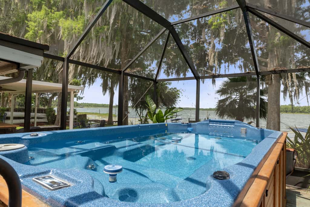 Welcoming ‘Little Blue Lakehouse’ in Crystal River