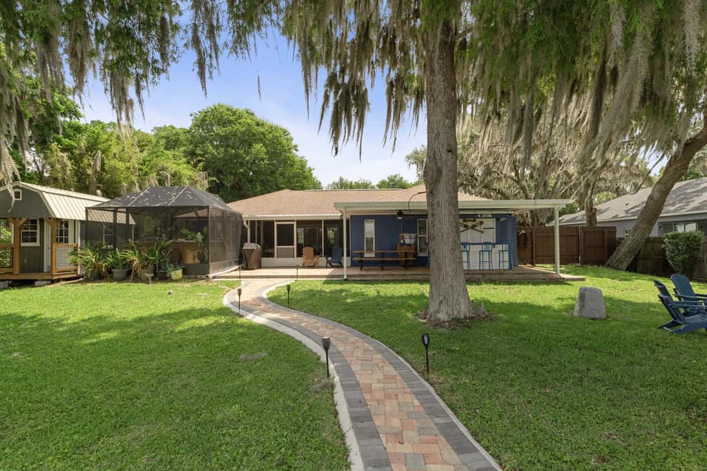 Welcoming ‘Little Blue Lakehouse’ in Crystal River