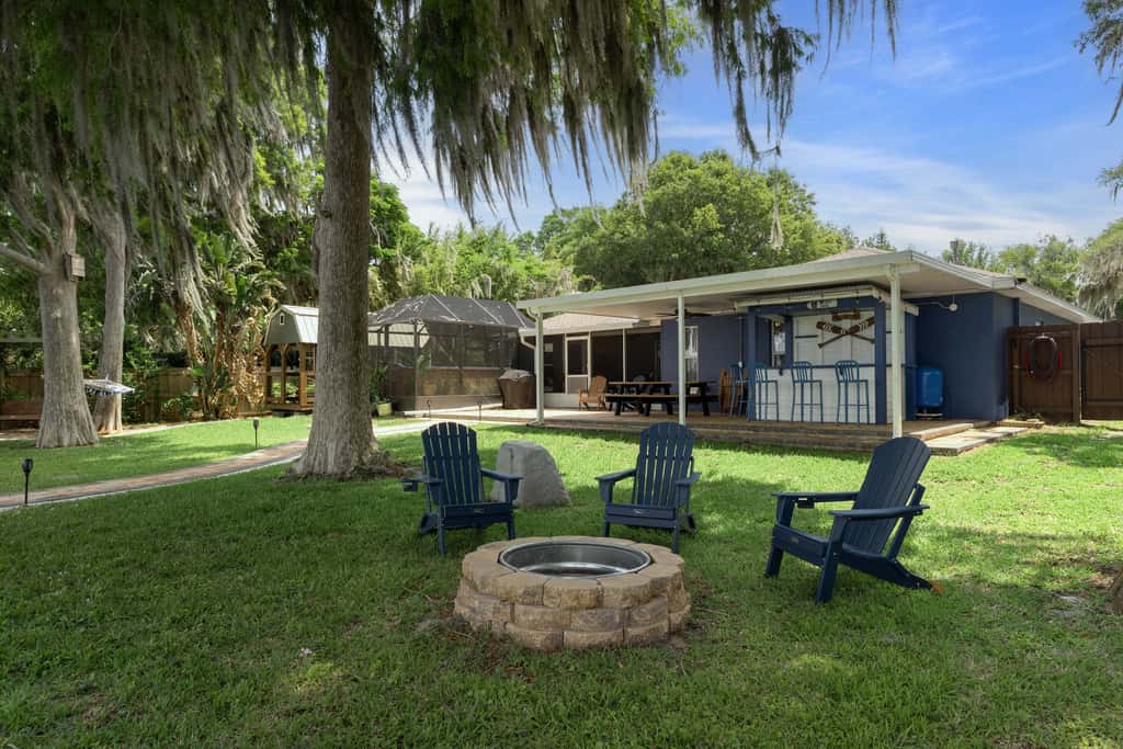 Welcoming ‘Little Blue Lakehouse’ in Crystal River
