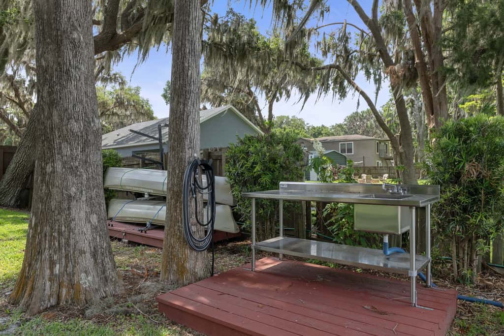 Welcoming ‘Little Blue Lakehouse’ in Crystal River