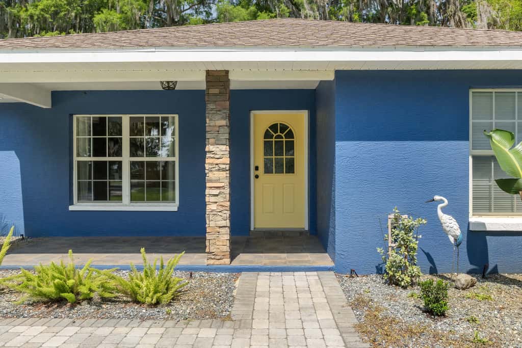 Welcoming ‘Little Blue Lakehouse’ in Crystal River