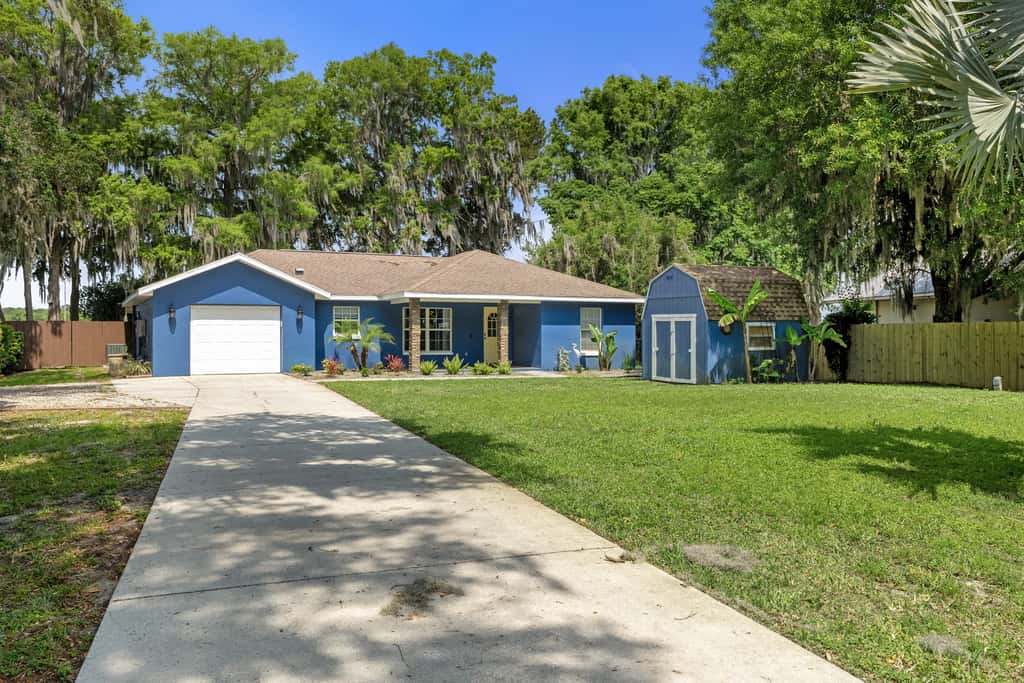 Welcoming ‘Little Blue Lakehouse’ in Crystal River