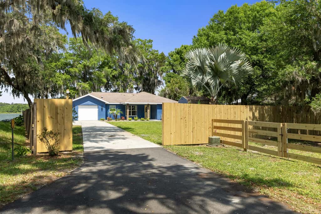 Welcoming ‘Little Blue Lakehouse’ in Crystal River