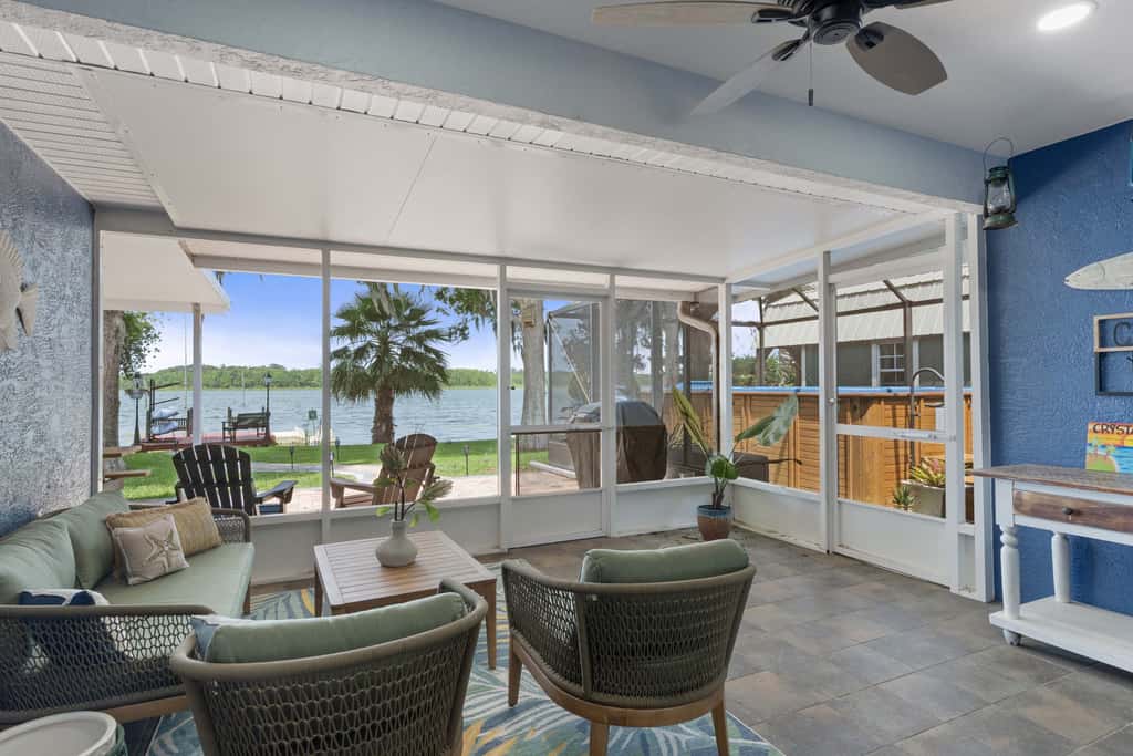 Welcoming ‘Little Blue Lakehouse’ in Crystal River
