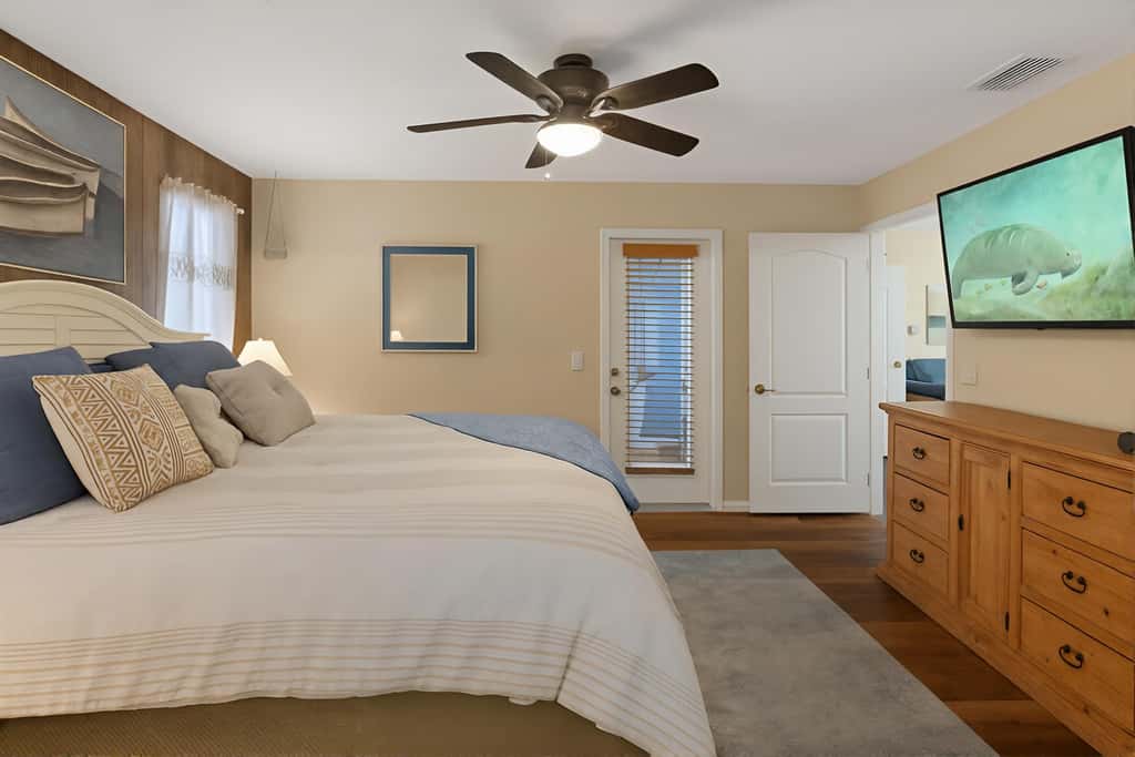 Welcoming ‘Little Blue Lakehouse’ in Crystal River