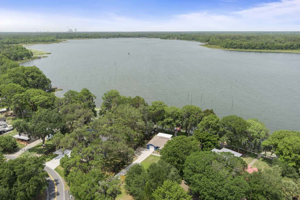 Welcoming ‘Little Blue Lakehouse’ in Crystal River