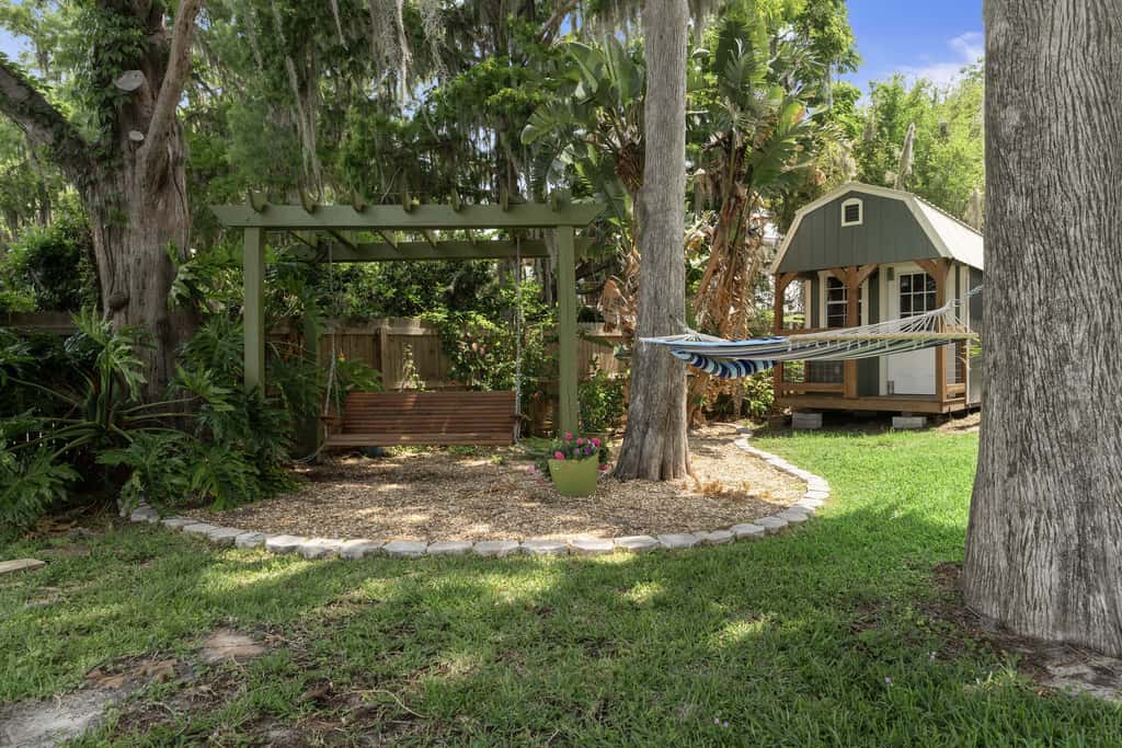 Welcoming ‘Little Blue Lakehouse’ in Crystal River