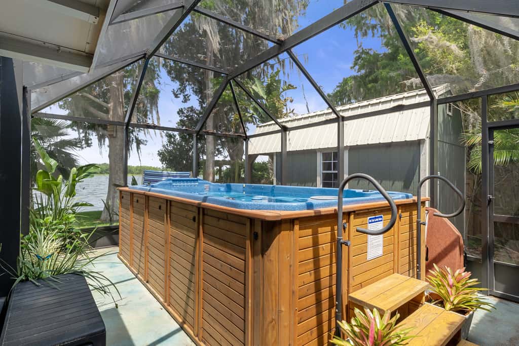 Welcoming ‘Little Blue Lakehouse’ in Crystal River