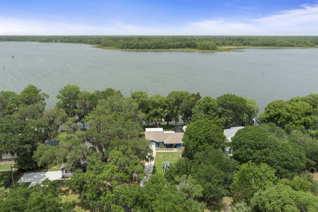 Welcoming ‘Little Blue Lakehouse’ in Crystal River