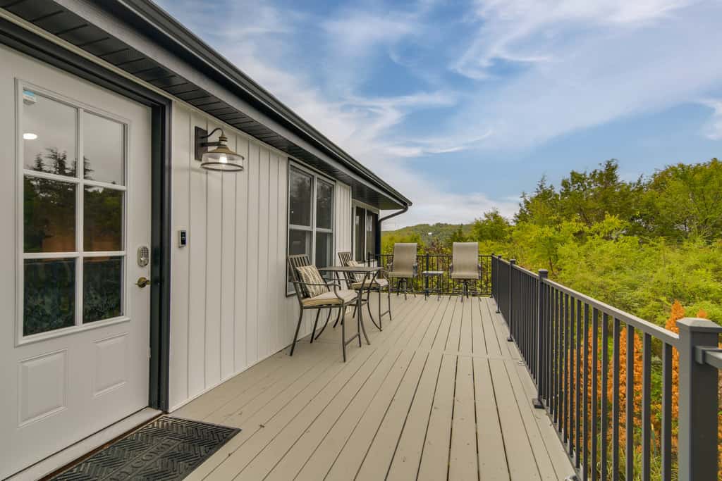 Steps to Table Rock Lake! Family Escape w/ 2 Decks