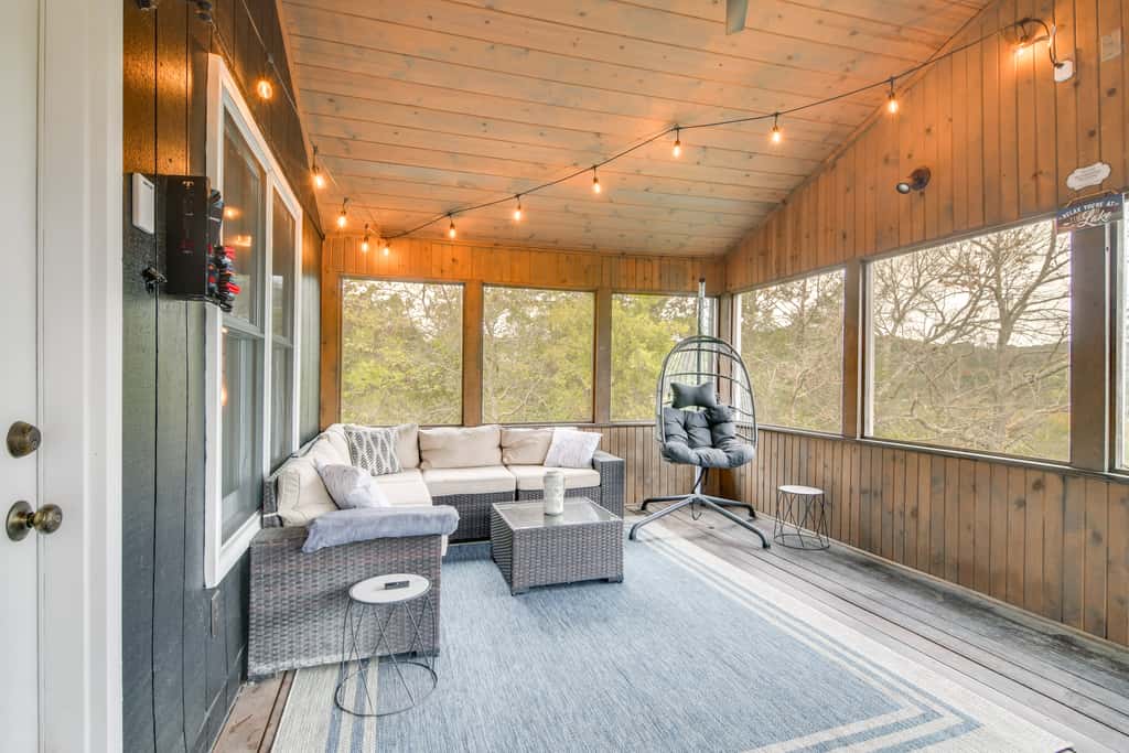Steps to Table Rock Lake! Family Escape w/ 2 Decks