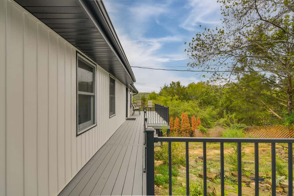 Steps to Table Rock Lake! Family Escape w/ 2 Decks