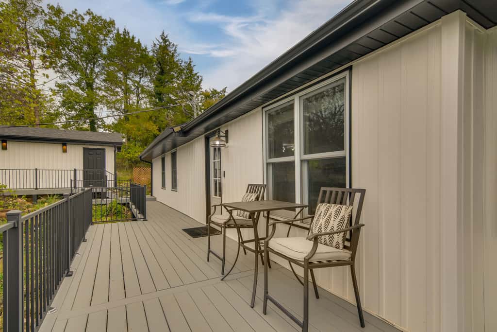 Steps to Table Rock Lake! Family Escape w/ 2 Decks