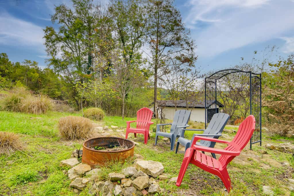 Steps to Table Rock Lake! Family Escape w/ 2 Decks