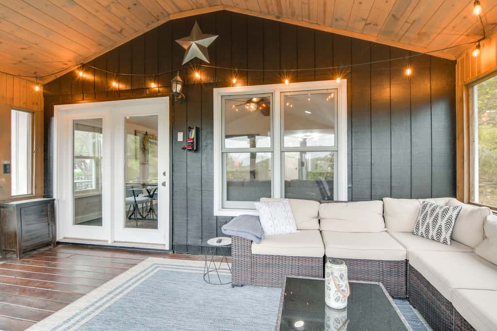 Steps to Table Rock Lake! Family Escape w/ 2 Decks