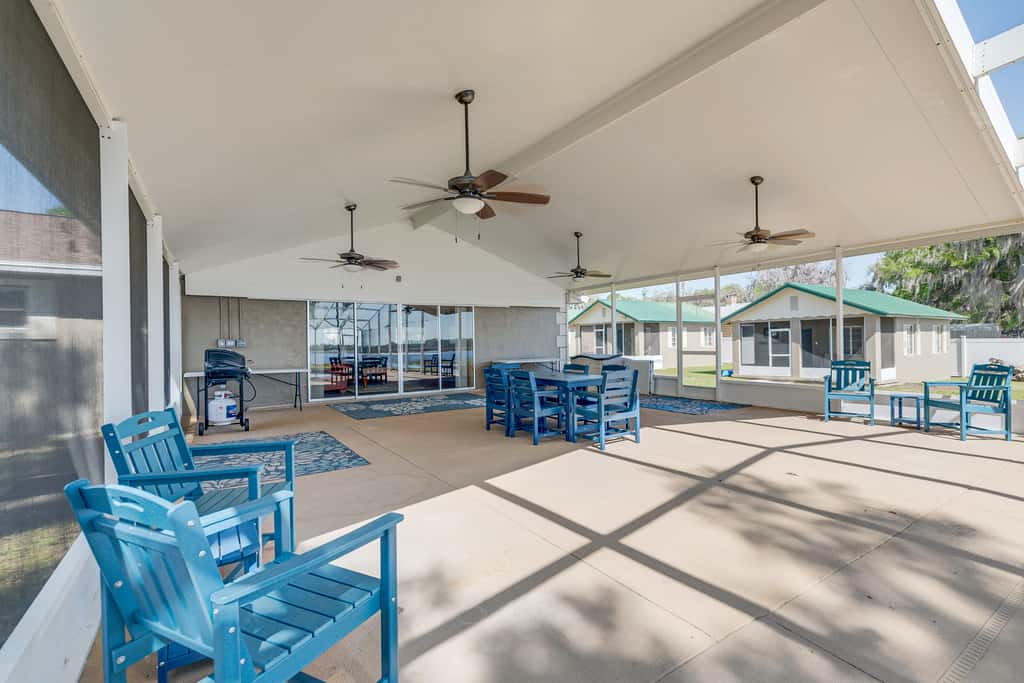 Lakefront & Poolside! Family Retreat in Hernando