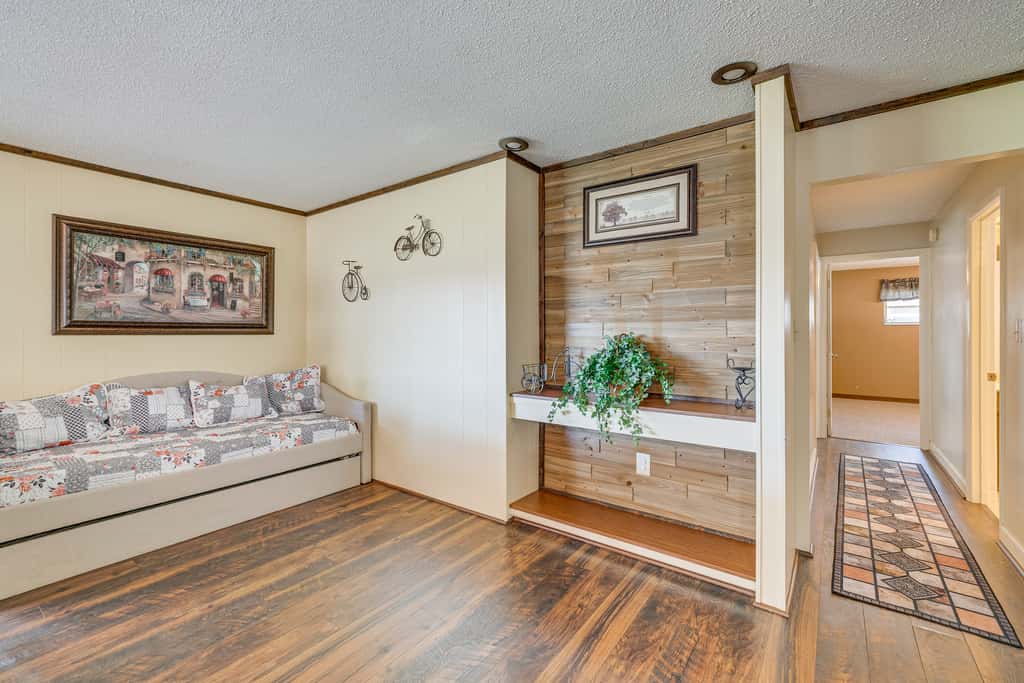 Lakefront & Poolside! Family Retreat in Hernando
