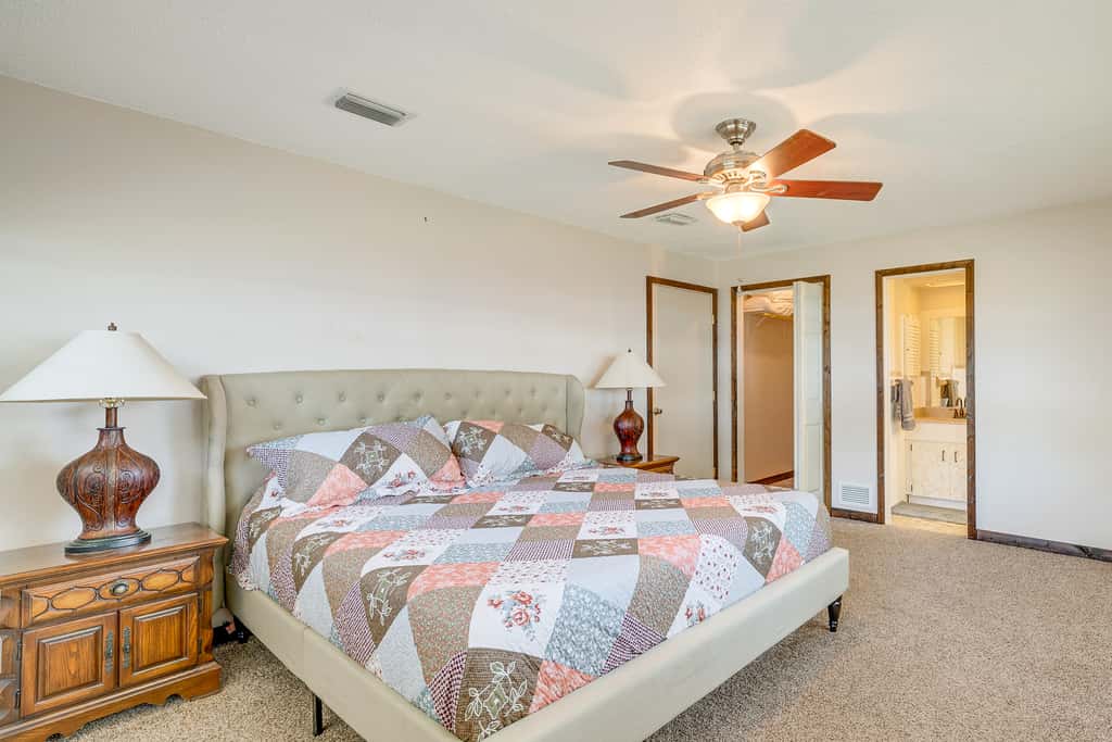 Lakefront & Poolside! Family Retreat in Hernando