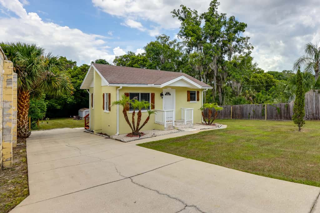 Walk to Beautiful & Historic Downtown Mount Dora