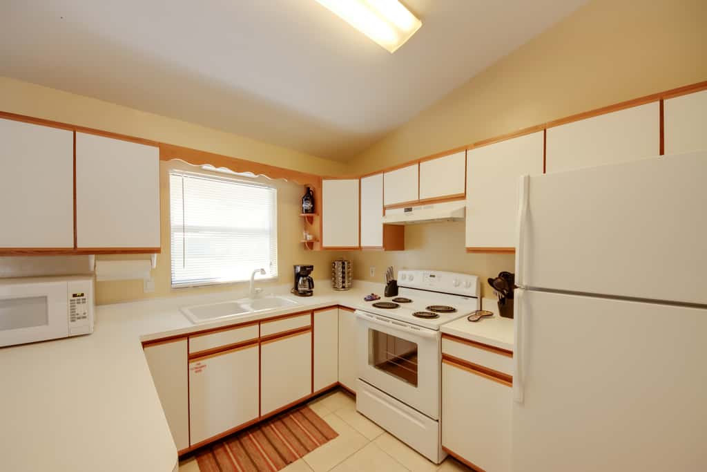 Screened Porch + Pool Access: Cozy Sebring Condo