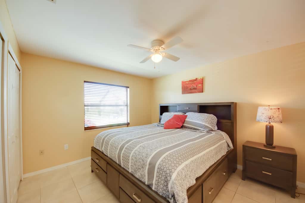 Screened Porch + Pool Access: Cozy Sebring Condo