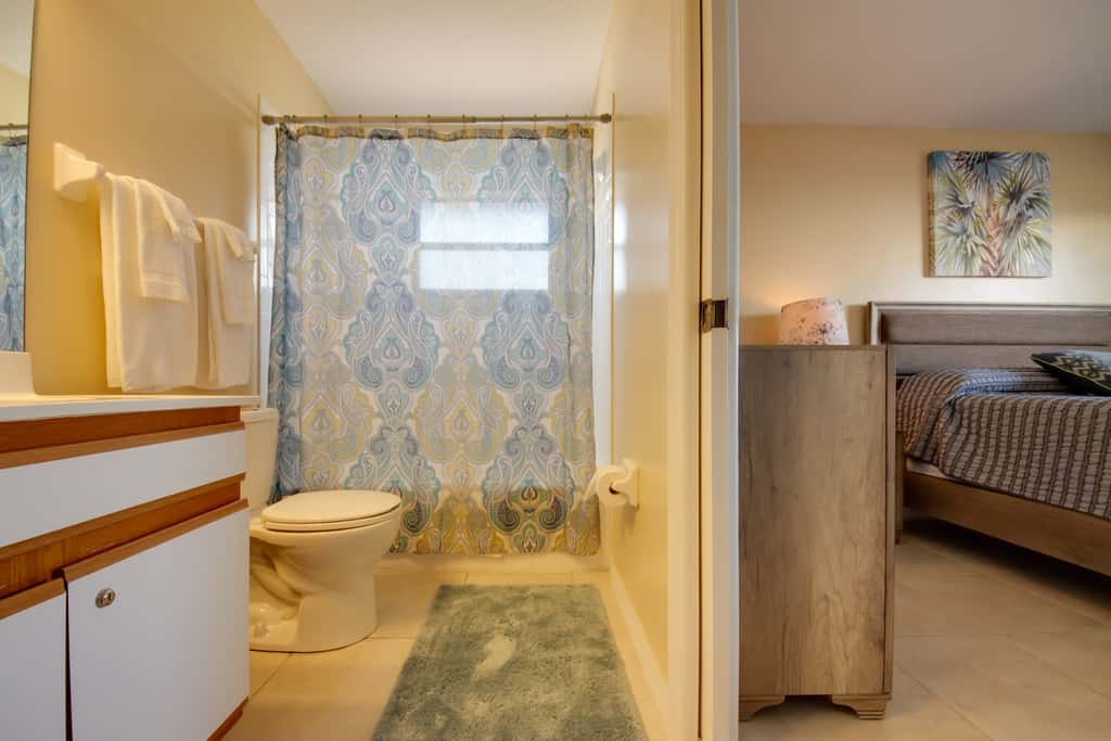 Screened Porch + Pool Access: Cozy Sebring Condo