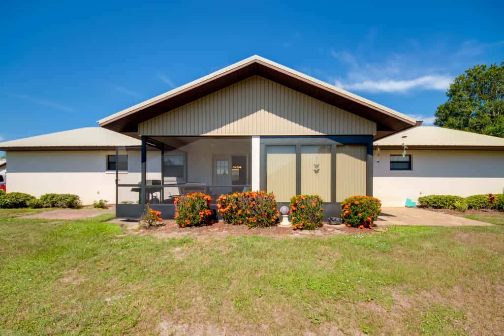 Screened Porch + Pool Access: Cozy Sebring Condo