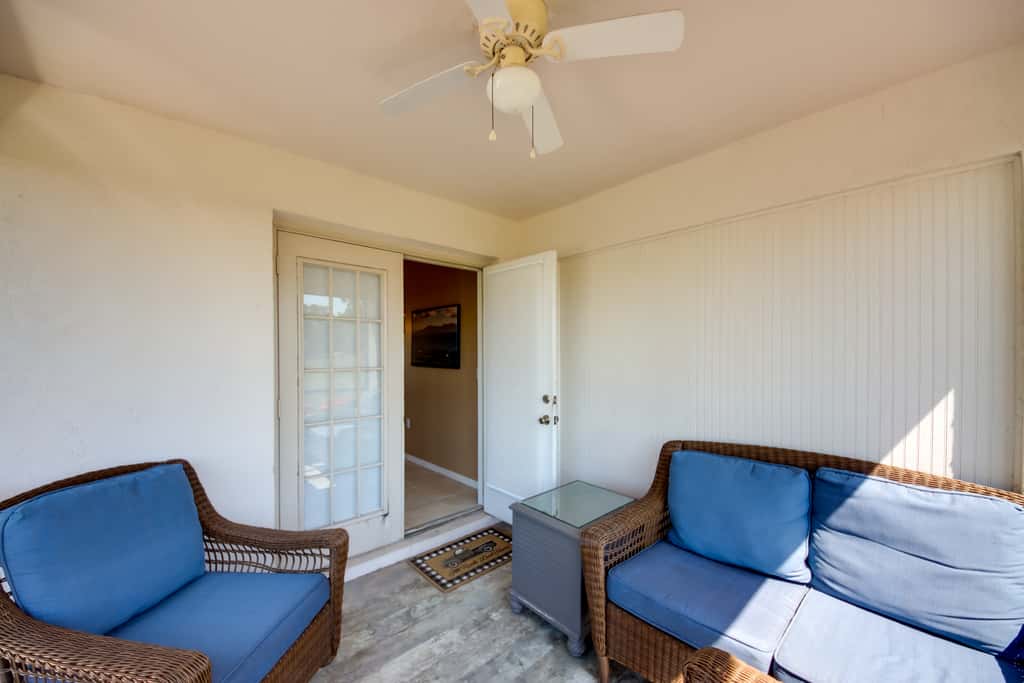Screened Porch + Pool Access: Cozy Sebring Condo