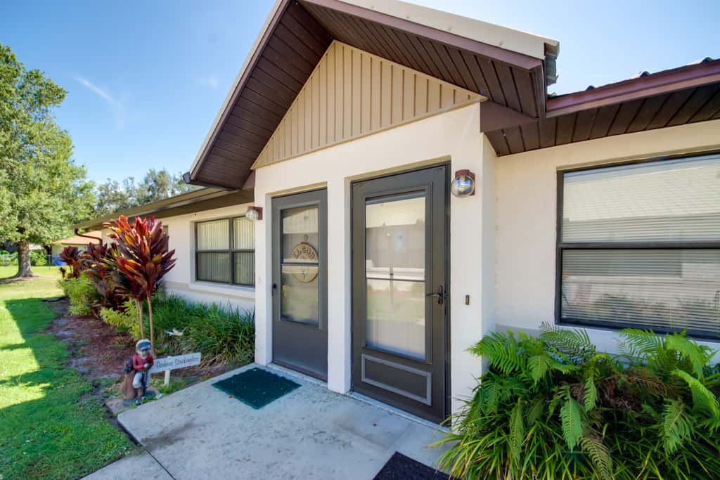 Screened Porch + Pool Access: Cozy Sebring Condo