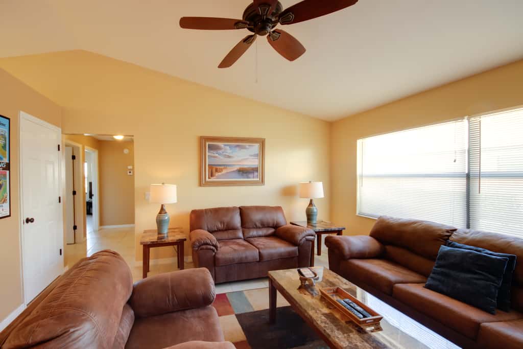 Screened Porch + Pool Access: Cozy Sebring Condo