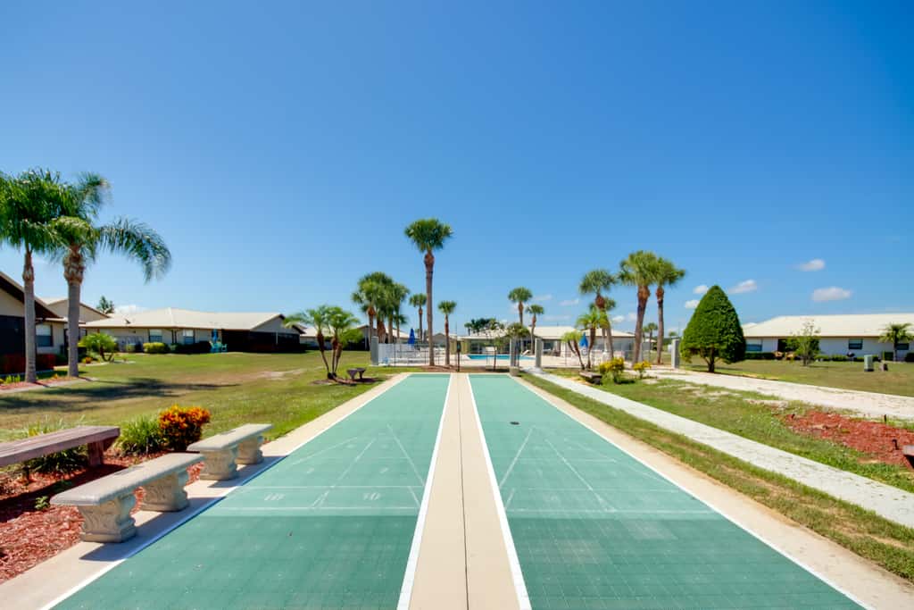 Screened Porch + Pool Access: Cozy Sebring Condo