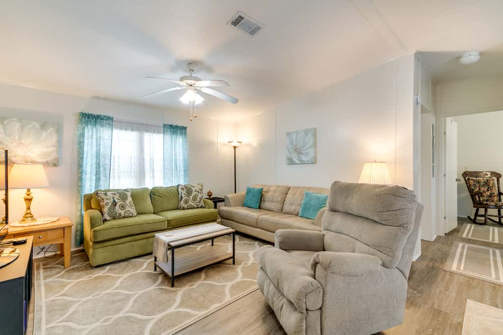 Weeki Wachee Home w/ Fire Pit: 13 Mi to Ocean!