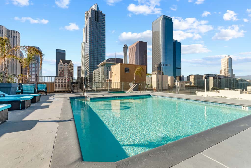 Rooftop Pool & City Views! Long-Term Dtwn LA Stay