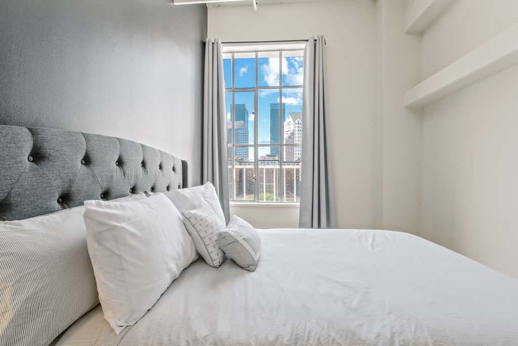 Rooftop Pool & City Views! Long-Term Dtwn LA Stay