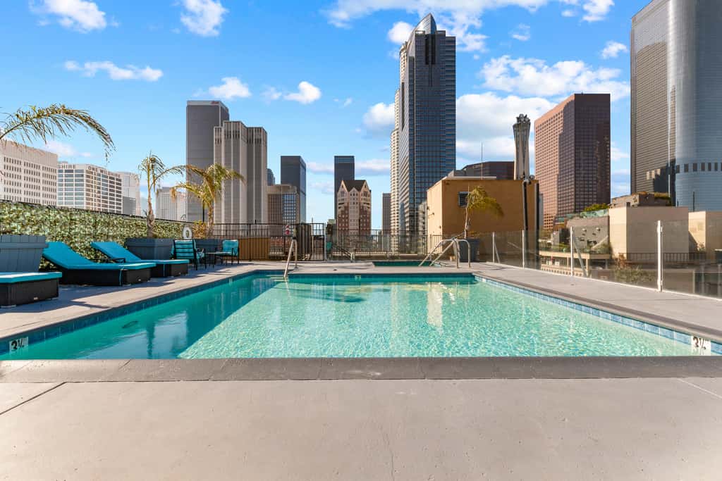 Rooftop Pool & City Views! Long-Term Dtwn LA Stay