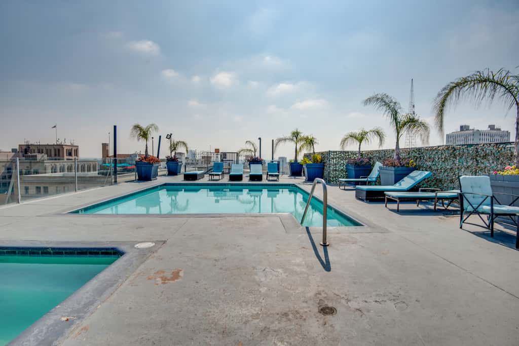 Rooftop Pool & City Views! Long-Term Dtwn LA Stay