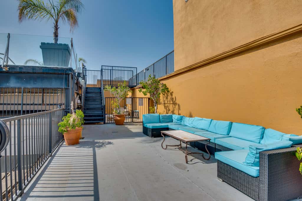 Rooftop Pool & City Views! Long-Term Dtwn LA Stay