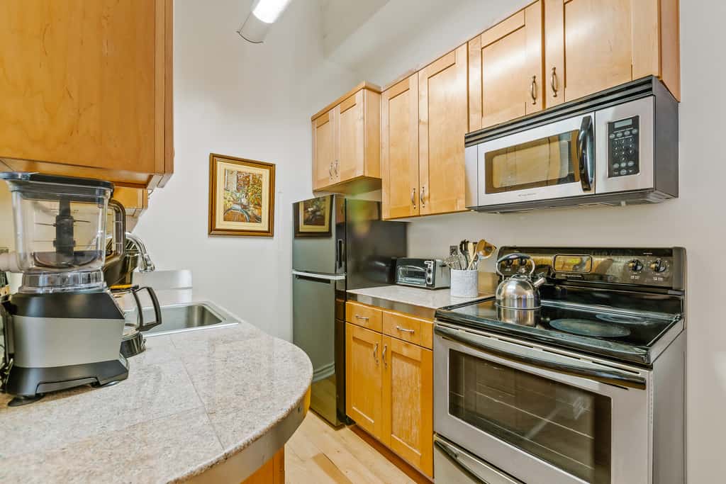 Rooftop Pool & City Views! Long-Term Dtwn LA Stay
