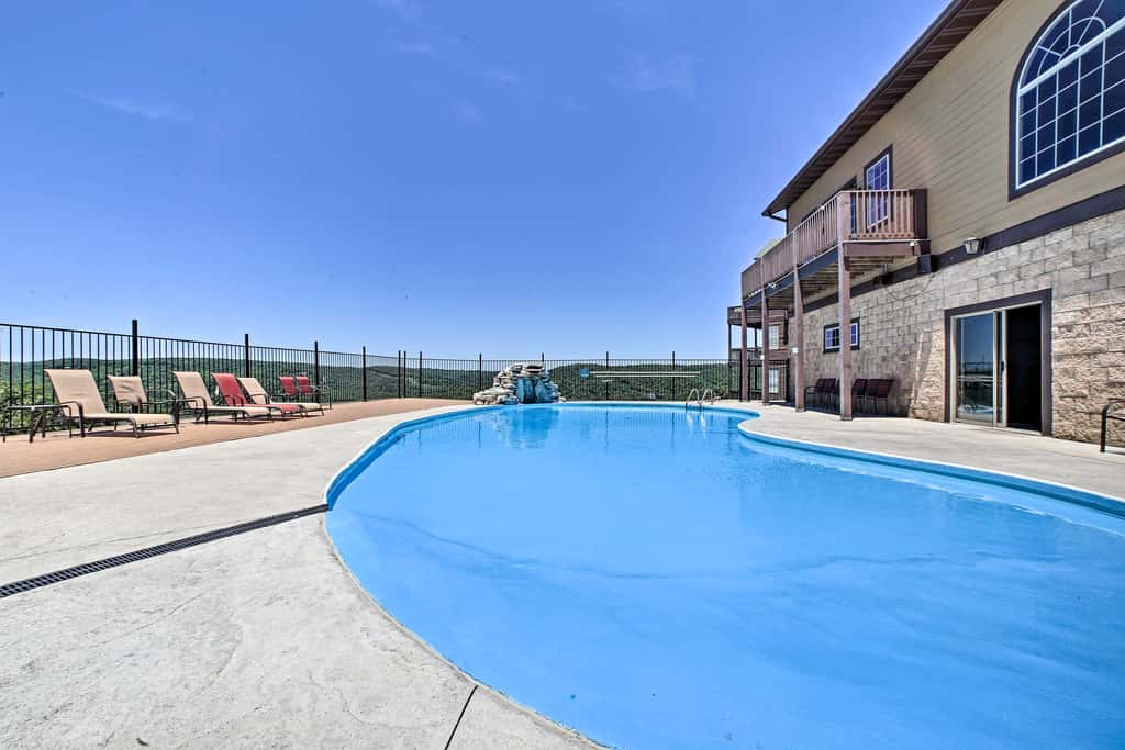Near Silver Dollar City! Condo w/ Indoor Pool