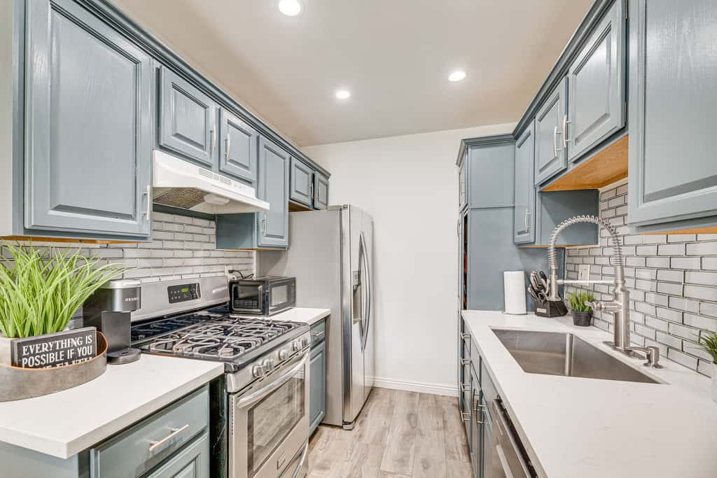 Los Angeles Townhome: Off-Street Parking & Balcony