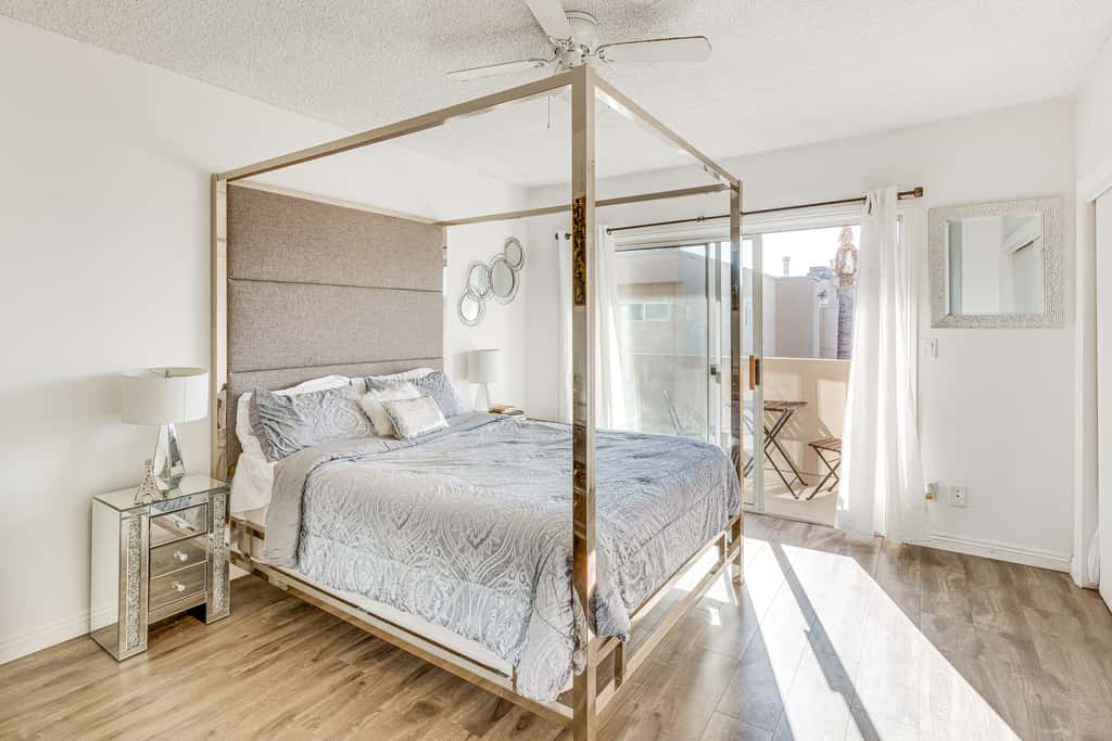 Los Angeles Townhome: Off-Street Parking & Balcony